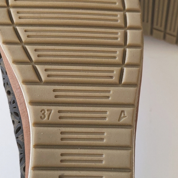 SPRING STEP "TULISA" LASER CUT LEATHER FLATS Size 6.5 / 37 - Picture 6 of 8